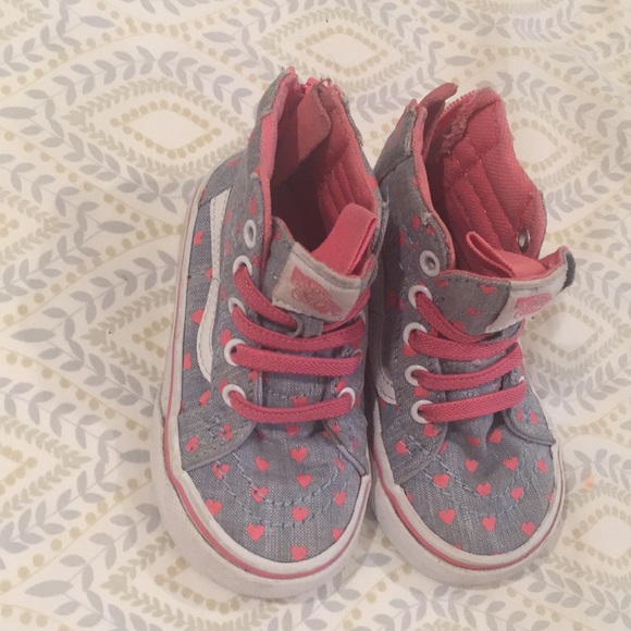 Toddler Heart Vans - Picture 1 of 3